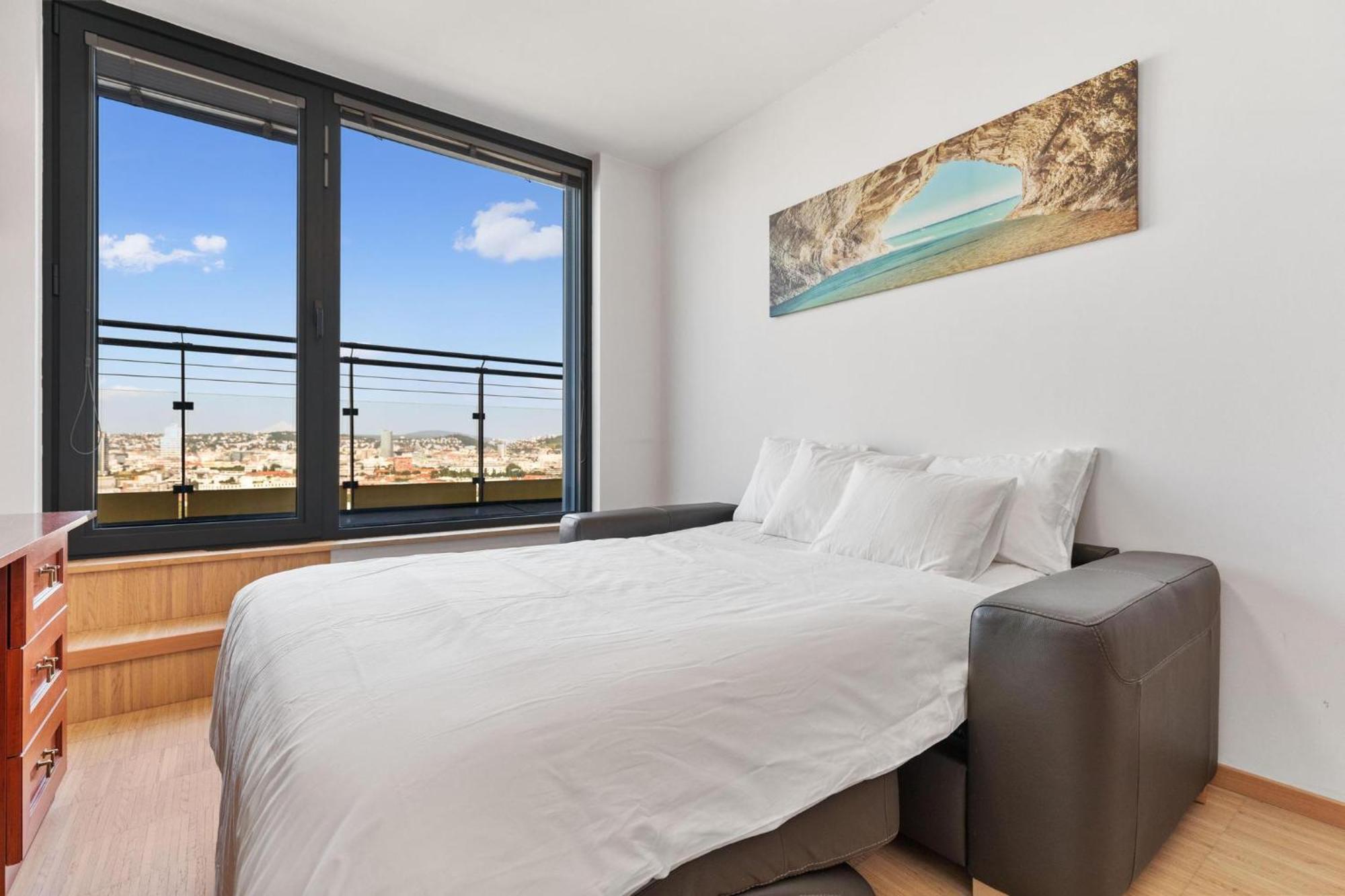 Sky Apartman In Bratislava - With 2 Parking Places Экстерьер фото