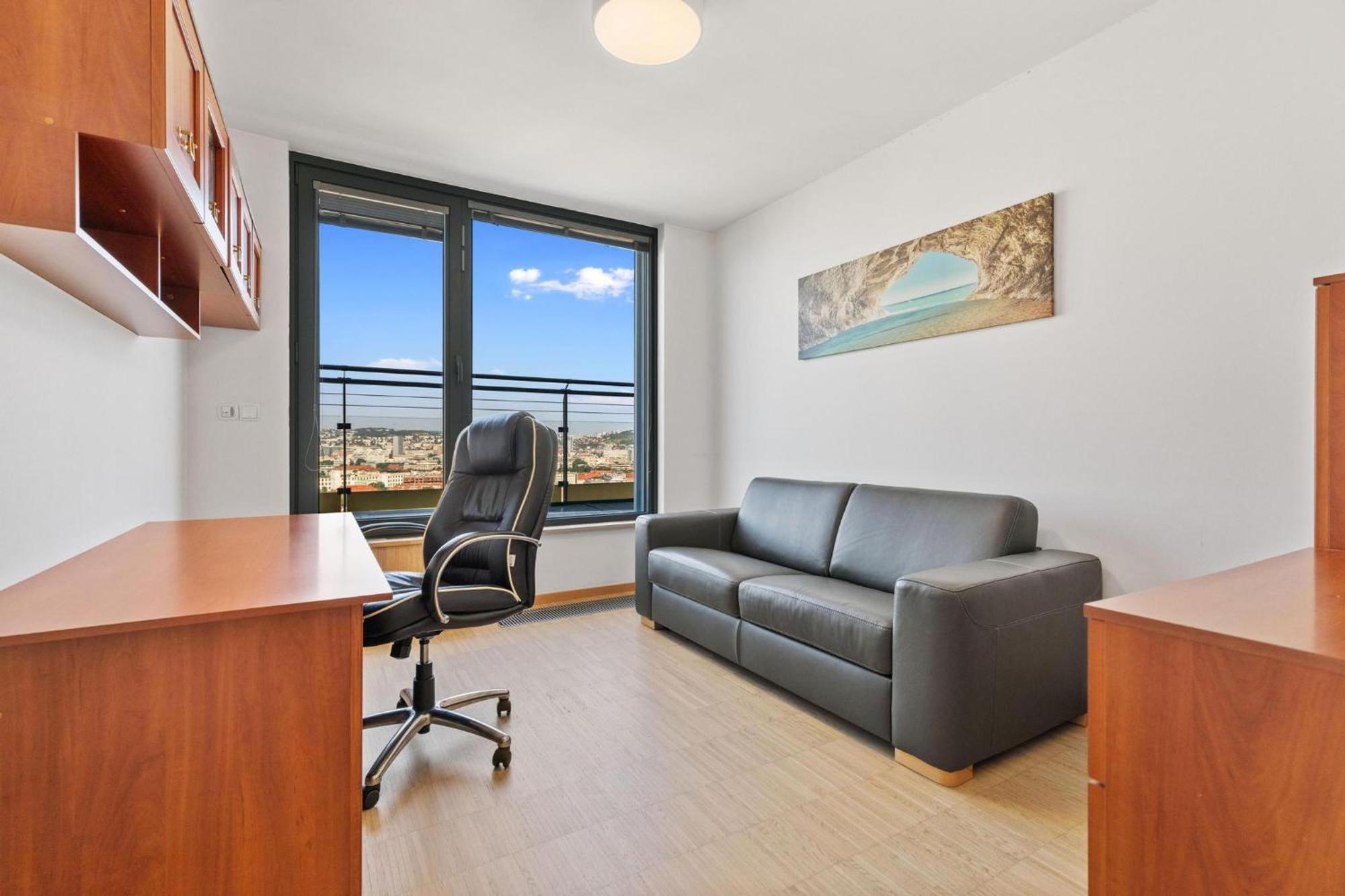 Sky Apartman In Bratislava - With 2 Parking Places Экстерьер фото